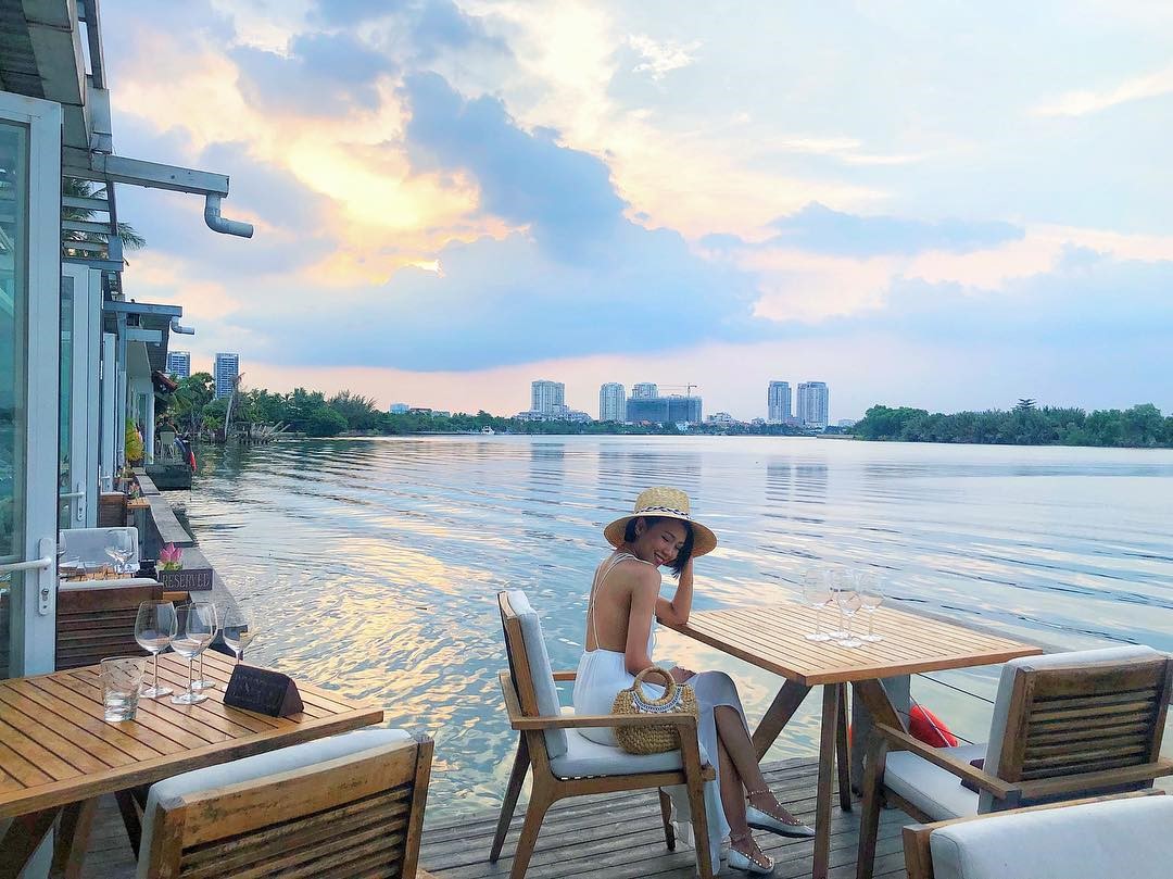 10 quán cafe chụp ảnh siêu đẹp ở TPHCM