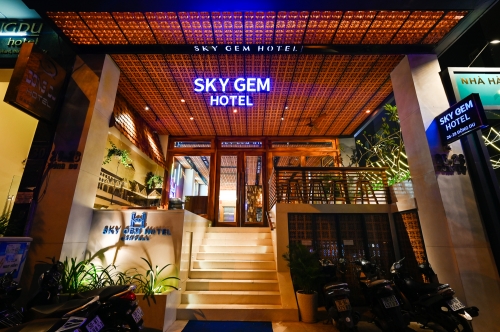 Khách Sạn Sky Gem Central